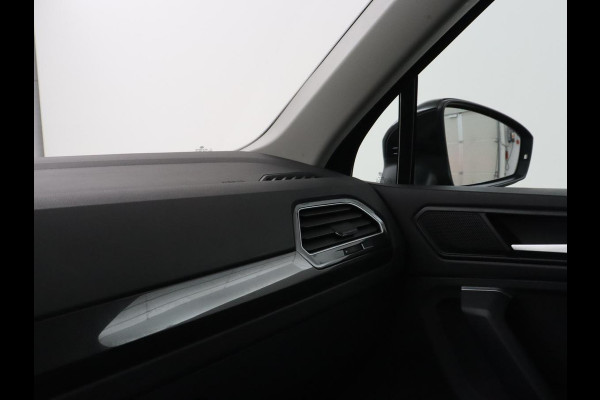 Volkswagen Tiguan 1.5 TSI Elegance | Trekhaak | Camera | Pano.Dak | LED | Adapt. Cruise | Stoel/Stuurwielverwarming | Massage stoelen|