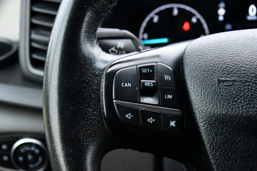 Ford Transit 350 2.0 TDCI L3H2 Black Edition Camera, Cruise, Caplay, Automaat, 130PK, Trekhaak, Multimedia, Sensoren, UNIEK!