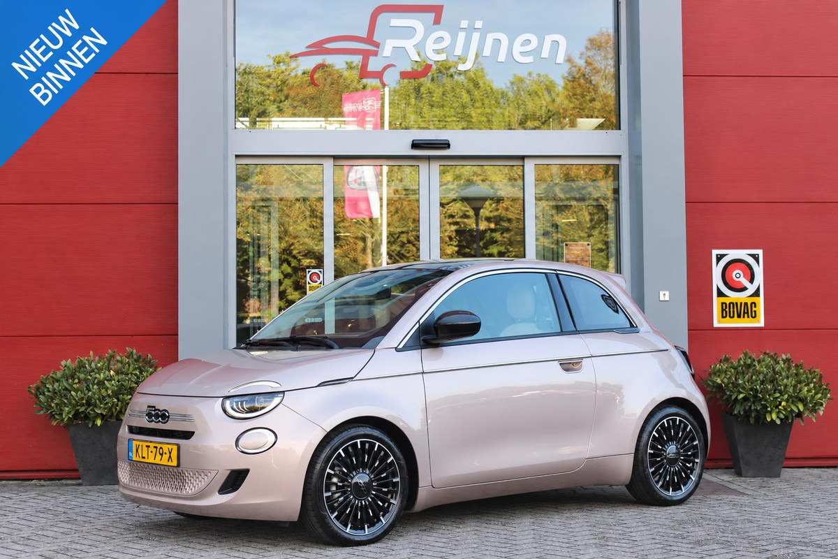 Fiat 500 1.0 Hybrid La Prima | PANORAMADAK | DRAADLOZE APPLE CARPLAY/ANDROID AUTO | DRAADLOZE TELEFOONLADER | LEDER BEKLEDING | ACHTERUITRIJ CAMERA  | PARKEERSESOREN ACHTER | 17" LICHTMETALEN VELGEN DIAMOND CUT | ROSE GOLD | JBL PREMIUM AUDIO | DAB+ RADIO |  LED KOPLAMPEN "INFINITY" | CLIMATE CONTROL | REGEN/LICHT SENSOR | KEYLESS START |  | CRUISE CONTROL |