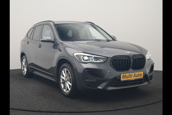 BMW X1 xDrive25e Advantage PHEV 221pk Dealer O.H | SOH 87,9% | Trekhaak Afn. | Adaptive Cruise | Head Up | Camera | Sportstoelen Memory & Verwarmd | Stuur Verwarmd | Sfeerverlichting | Navigatie | DAB | 17"L.M | Plug In Hybrid |