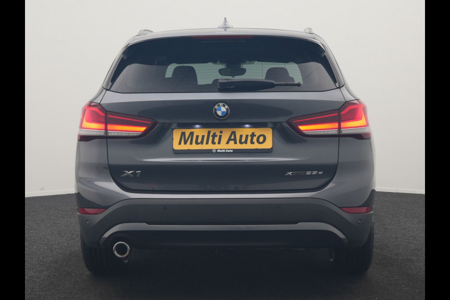 BMW X1 xDrive25e Advantage PHEV 221pk Dealer O.H | SOH 87,9% | Trekhaak Afn. | Adaptive Cruise | Head Up | Camera | Sportstoelen Memory & Verwarmd | Stuur Verwarmd | Sfeerverlichting | Navigatie | DAB | 17"L.M | Plug In Hybrid |