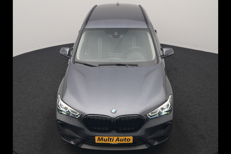 BMW X1 xDrive25e Advantage PHEV 221pk Dealer O.H | SOH 87,9% | Trekhaak Afn. | Adaptive Cruise | Head Up | Camera | Sportstoelen Memory & Verwarmd | Stuur Verwarmd | Sfeerverlichting | Navigatie | DAB | 17"L.M | Plug In Hybrid |