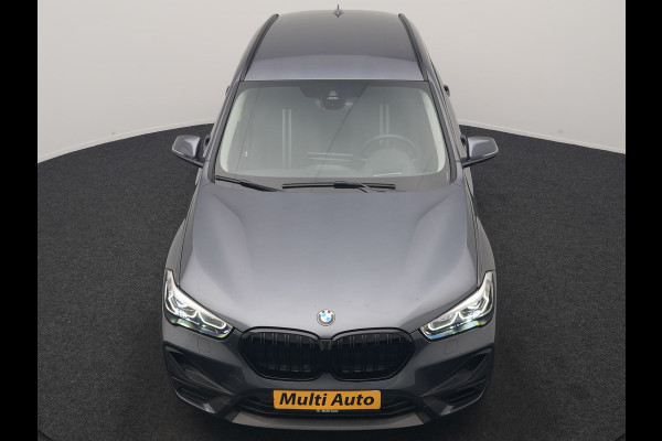 BMW X1 xDrive25e Advantage PHEV 221pk Dealer O.H | SOH 87,9% | Trekhaak Afn. | Adaptive Cruise | Head Up | Camera | Sportstoelen Memory & Verwarmd | Stuur Verwarmd | Sfeerverlichting | Navigatie | DAB | 17"L.M | Plug In Hybrid |