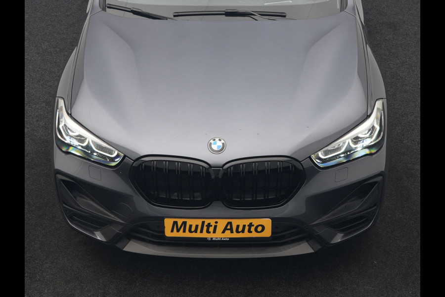 BMW X1 xDrive25e Advantage PHEV 221pk Dealer O.H | SOH 87,9% | Trekhaak Afn. | Adaptive Cruise | Head Up | Camera | Sportstoelen Memory & Verwarmd | Stuur Verwarmd | Sfeerverlichting | Navigatie | DAB | 17"L.M | Plug In Hybrid |