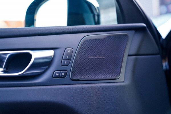 Volvo XC60 2.0 Recharge T8 AWD Mssage | Head Up Display | Stoelverkoeling | Stuurwielverwarming | Harman/Kardon | 360 Camera