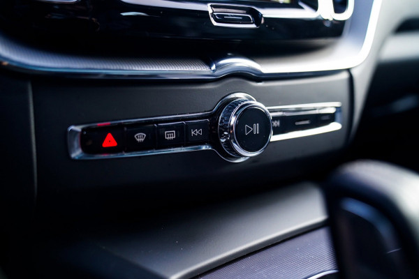 Volvo XC60 2.0 Recharge T8 AWD Mssage | Head Up Display | Stoelverkoeling | Stuurwielverwarming | Harman/Kardon | 360 Camera