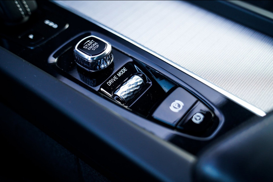 Volvo XC60 2.0 Recharge T8 AWD Mssage | Head Up Display | Stoelverkoeling | Stuurwielverwarming | Harman/Kardon | 360 Camera