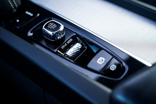 Volvo XC60 2.0 Recharge T8 AWD Mssage | Head Up Display | Stoelverkoeling | Stuurwielverwarming | Harman/Kardon | 360 Camera