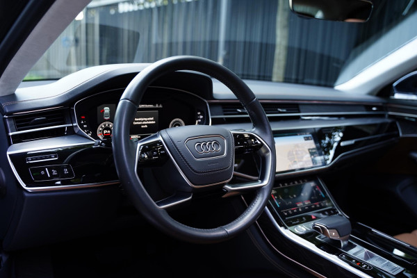 Audi A8 55 TFSI quattro Pro Line Plus / Vierwielbesturing / Panoramadak / B&O