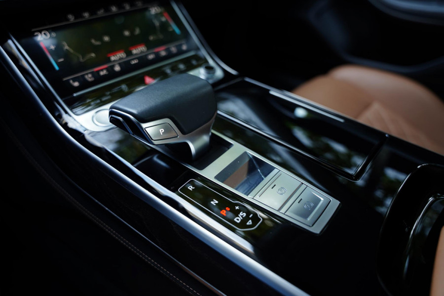 Audi A8 55 TFSI quattro Pro Line Plus / Vierwielbesturing / Panoramadak / B&O