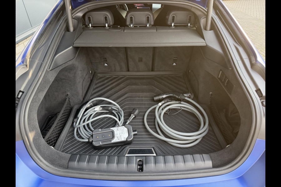BMW i4 M50 High Executive 84 kWh 19"/SOH 99%/Lederen M-stoelen + memory/Harman Kardon/Keyless/Camera/Adaptief M onderstel/Stoelverwarming