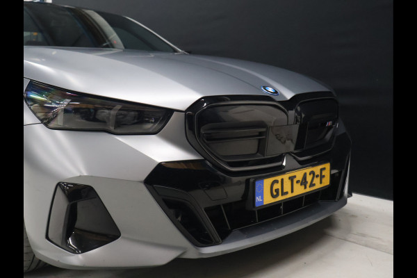 BMW i5 M60 xDrive 84 kWh M Sport Pro [PANORAMADAK, CARBON EXTERIEURPAKKET, M SPORT PAKKET, TREKHAAK, APPLE CARPLAY, ANDROID, BOWERS & WILKINS, CRUISE CONTROL, SFEERVERLICHTING, 360 CAMERA V+A, STOELVERWARMING, STUURVERWARMING, S