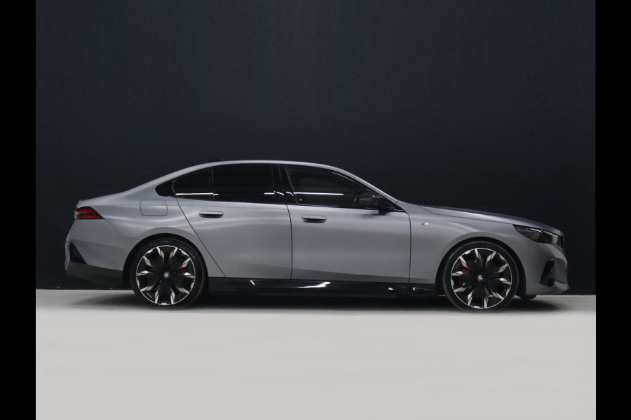 BMW i5 M60 xDrive 84 kWh M Sport Pro [PANORAMADAK, CARBON EXTERIEURPAKKET, M SPORT PAKKET, TREKHAAK, APPLE CARPLAY, ANDROID, BOWERS & WILKINS, CRUISE CONTROL, SFEERVERLICHTING, 360 CAMERA V+A, STOELVERWARMING, STUURVERWARMING, S