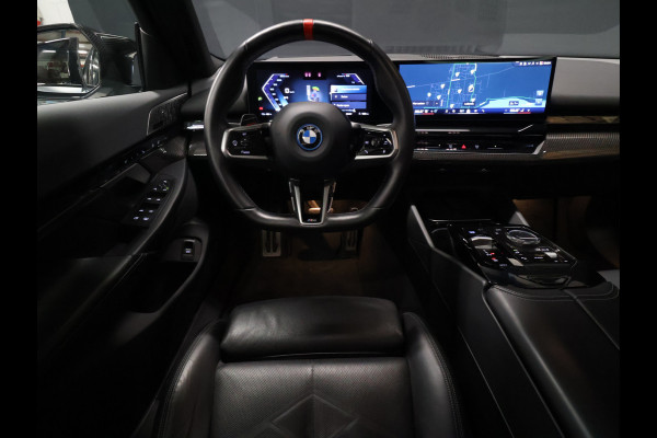 BMW i5 M60 xDrive 84 kWh M Sport Pro [PANORAMADAK, CARBON EXTERIEURPAKKET, M SPORT PAKKET, TREKHAAK, APPLE CARPLAY, ANDROID, BOWERS & WILKINS, CRUISE CONTROL, SFEERVERLICHTING, 360 CAMERA V+A, STOELVERWARMING, STUURVERWARMING, S