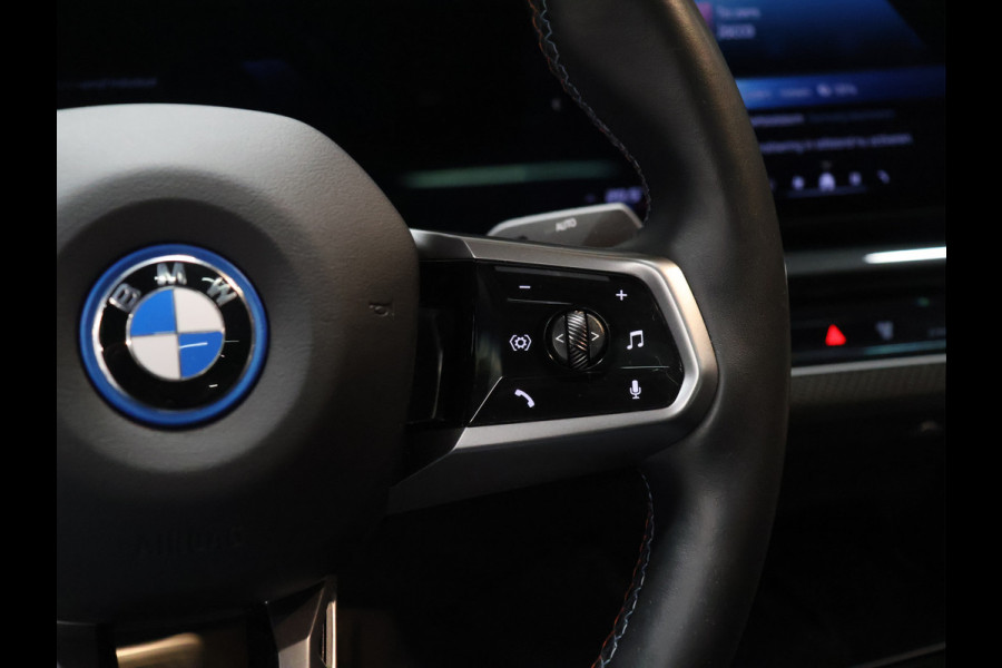 BMW i5 M60 xDrive 84 kWh M Sport Pro [PANORAMADAK, CARBON EXTERIEURPAKKET, M SPORT PAKKET, TREKHAAK, APPLE CARPLAY, ANDROID, BOWERS & WILKINS, CRUISE CONTROL, SFEERVERLICHTING, 360 CAMERA V+A, STOELVERWARMING, STUURVERWARMING, S