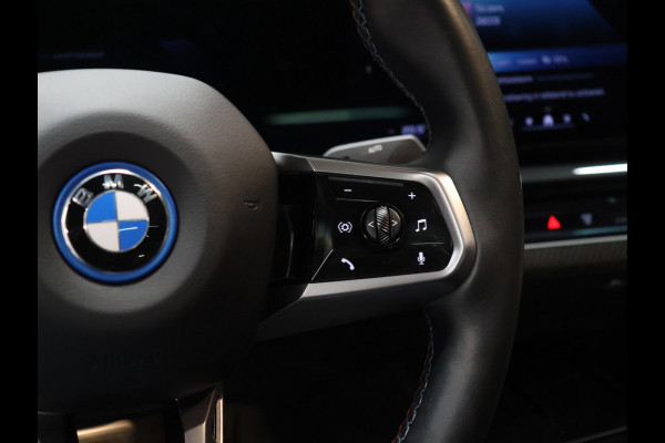 BMW i5 M60 xDrive 84 kWh M Sport Pro [PANORAMADAK, CARBON EXTERIEURPAKKET, M SPORT PAKKET, TREKHAAK, APPLE CARPLAY, ANDROID, BOWERS & WILKINS, CRUISE CONTROL, SFEERVERLICHTING, 360 CAMERA V+A, STOELVERWARMING, STUURVERWARMING, S