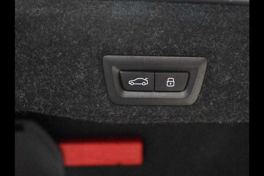 BMW i5 M60 xDrive 84 kWh M Sport Pro [PANORAMADAK, CARBON EXTERIEURPAKKET, M SPORT PAKKET, TREKHAAK, APPLE CARPLAY, ANDROID, BOWERS & WILKINS, CRUISE CONTROL, SFEERVERLICHTING, 360 CAMERA V+A, STOELVERWARMING, STUURVERWARMING, S