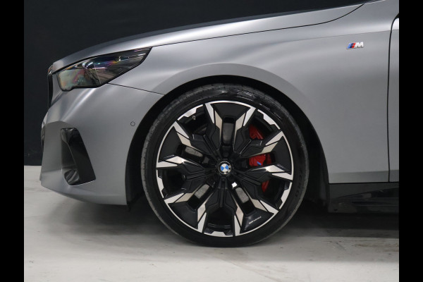 BMW i5 M60 xDrive 84 kWh M Sport Pro [PANORAMADAK, CARBON EXTERIEURPAKKET, M SPORT PAKKET, TREKHAAK, APPLE CARPLAY, ANDROID, BOWERS & WILKINS, CRUISE CONTROL, SFEERVERLICHTING, 360 CAMERA V+A, STOELVERWARMING, STUURVERWARMING, S