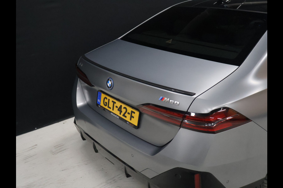 BMW i5 M60 xDrive 84 kWh M Sport Pro [PANORAMADAK, CARBON EXTERIEURPAKKET, M SPORT PAKKET, TREKHAAK, APPLE CARPLAY, ANDROID, BOWERS & WILKINS, CRUISE CONTROL, SFEERVERLICHTING, 360 CAMERA V+A, STOELVERWARMING, STUURVERWARMING, S