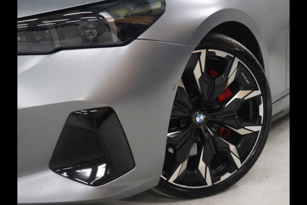 BMW i5 M60 xDrive 84 kWh M Sport Pro [PANORAMADAK, CARBON EXTERIEURPAKKET, M SPORT PAKKET, TREKHAAK, APPLE CARPLAY, ANDROID, BOWERS & WILKINS, CRUISE CONTROL, SFEERVERLICHTING, 360 CAMERA V+A, STOELVERWARMING, STUURVERWARMING, S