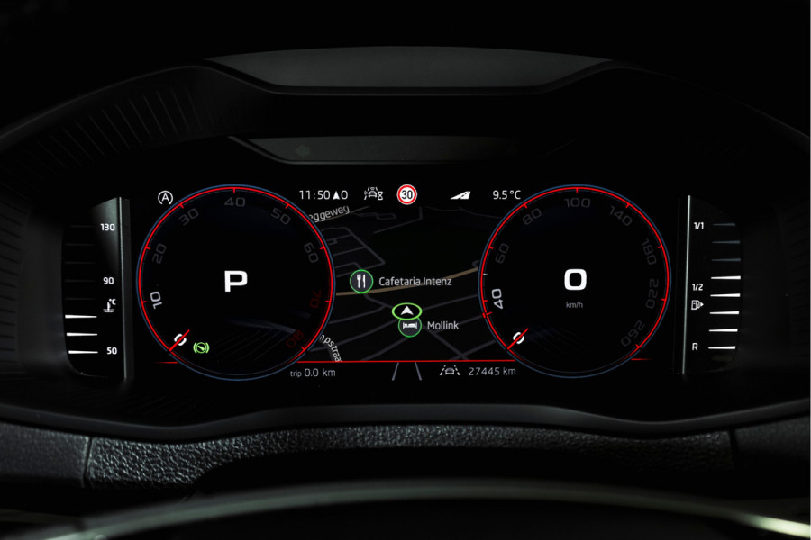 Škoda Karoq 1.5 TSI ACT Sportline Business 150 PK | S/K-Panodak | Dig. Cockpit | Adapt. Cruise | Stoel-+Stuurverw. | PDC | Camera | NAV + App. Connect | ECC | Afn. Trekhaak | LM 19" |