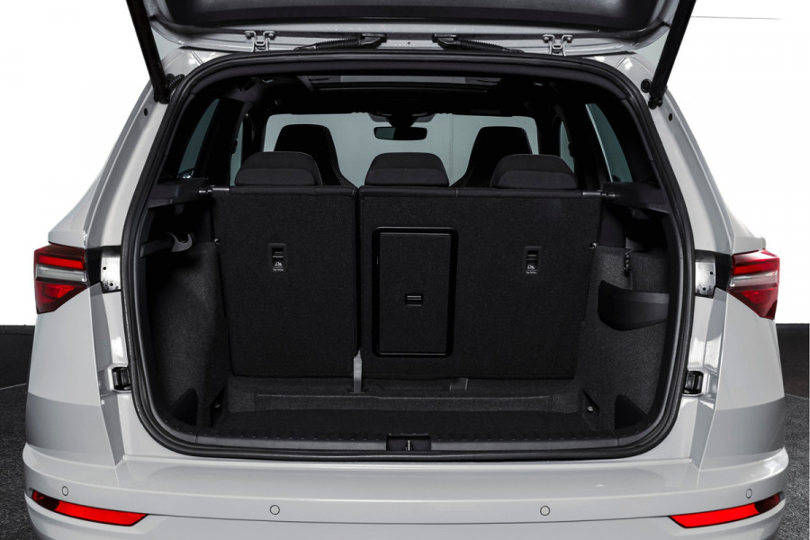 Škoda Karoq 1.5 TSI ACT Sportline Business 150 PK | S/K-Panodak | Dig. Cockpit | Adapt. Cruise | Stoel-+Stuurverw. | PDC | Camera | NAV + App. Connect | ECC | Afn. Trekhaak | LM 19" |