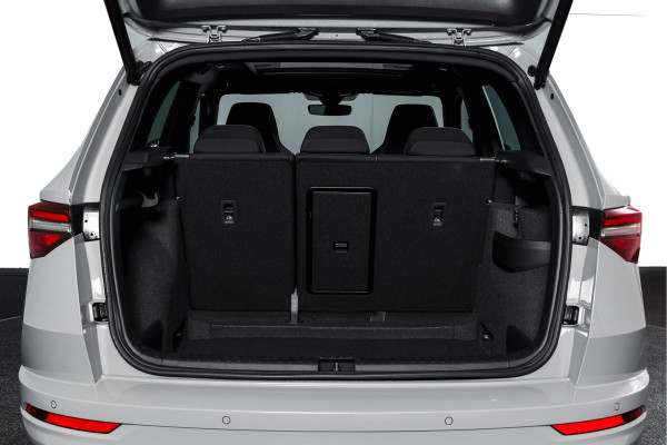 Škoda Karoq 1.5 TSI ACT Sportline Business 150 PK | S/K-Panodak | Dig. Cockpit | Adapt. Cruise | Stoel-+Stuurverw. | PDC | Camera | NAV + App. Connect | ECC | Afn. Trekhaak | LM 19" |