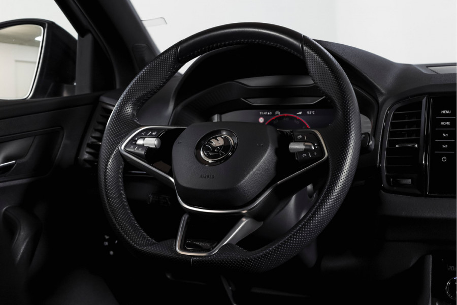 Škoda Karoq 1.5 TSI ACT Sportline Business 150 PK | S/K-Panodak | Dig. Cockpit | Adapt. Cruise | Stoel-+Stuurverw. | PDC | Camera | NAV + App. Connect | ECC | Afn. Trekhaak | LM 19" |