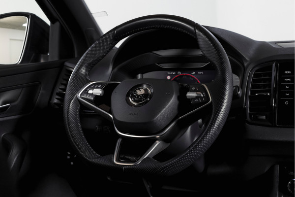 Škoda Karoq 1.5 TSI ACT Sportline Business 150 PK | S/K-Panodak | Dig. Cockpit | Adapt. Cruise | Stoel-+Stuurverw. | PDC | Camera | NAV + App. Connect | ECC | Afn. Trekhaak | LM 19" |