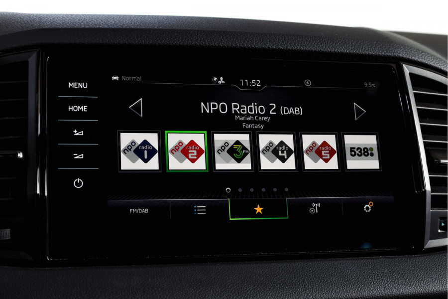 Škoda Karoq 1.5 TSI ACT Sportline Business 150 PK | S/K-Panodak | Dig. Cockpit | Adapt. Cruise | Stoel-+Stuurverw. | PDC | Camera | NAV + App. Connect | ECC | Afn. Trekhaak | LM 19" |