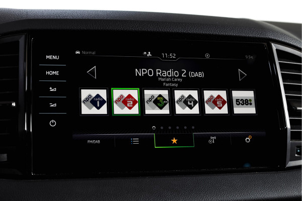 Škoda Karoq 1.5 TSI ACT Sportline Business 150 PK | S/K-Panodak | Dig. Cockpit | Adapt. Cruise | Stoel-+Stuurverw. | PDC | Camera | NAV + App. Connect | ECC | Afn. Trekhaak | LM 19" |