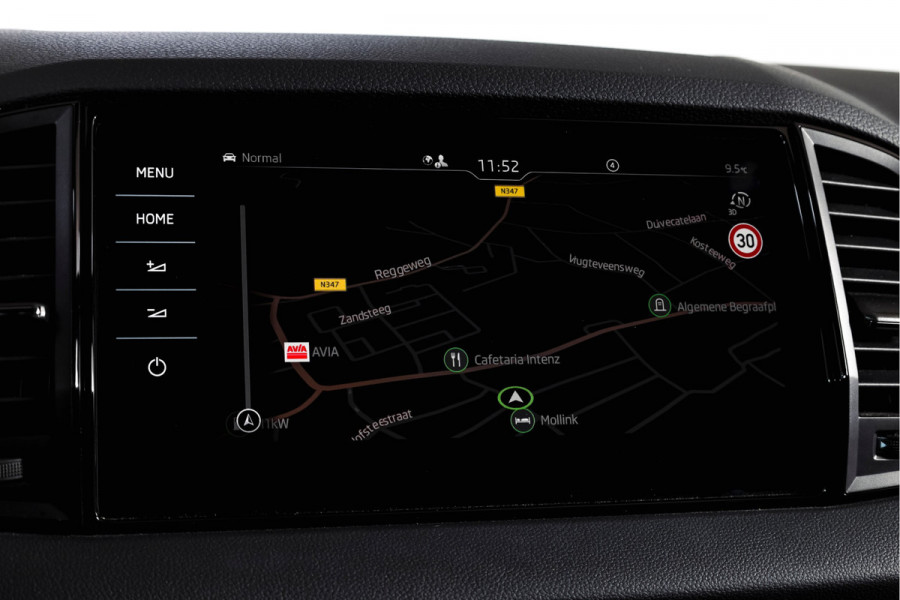 Škoda Karoq 1.5 TSI ACT Sportline Business 150 PK | S/K-Panodak | Dig. Cockpit | Adapt. Cruise | Stoel-+Stuurverw. | PDC | Camera | NAV + App. Connect | ECC | Afn. Trekhaak | LM 19" |