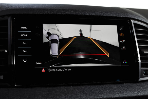 Škoda Karoq 1.5 TSI ACT Sportline Business 150 PK | S/K-Panodak | Dig. Cockpit | Adapt. Cruise | Stoel-+Stuurverw. | PDC | Camera | NAV + App. Connect | ECC | Afn. Trekhaak | LM 19" |