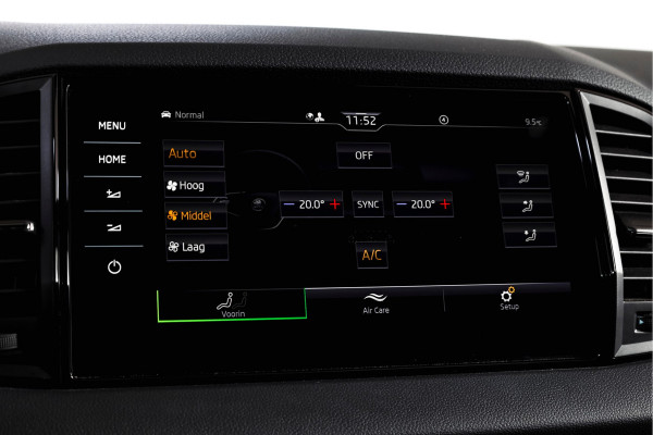 Škoda Karoq 1.5 TSI ACT Sportline Business 150 PK | S/K-Panodak | Dig. Cockpit | Adapt. Cruise | Stoel-+Stuurverw. | PDC | Camera | NAV + App. Connect | ECC | Afn. Trekhaak | LM 19" |