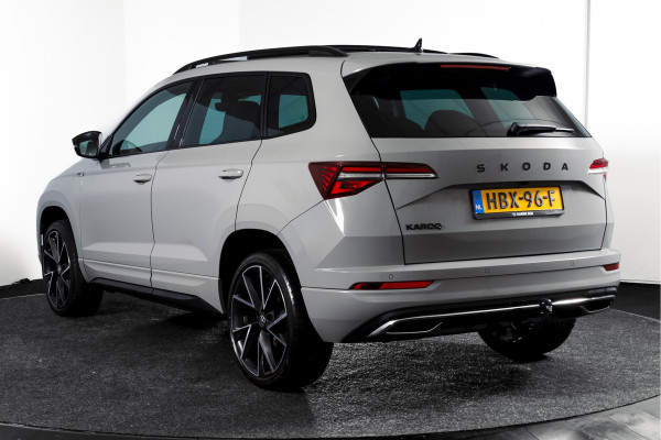 Škoda Karoq 1.5 TSI ACT Sportline Business 150 PK | S/K-Panodak | Dig. Cockpit | Adapt. Cruise | Stoel-+Stuurverw. | PDC | Camera | NAV + App. Connect | ECC | Afn. Trekhaak | LM 19" |