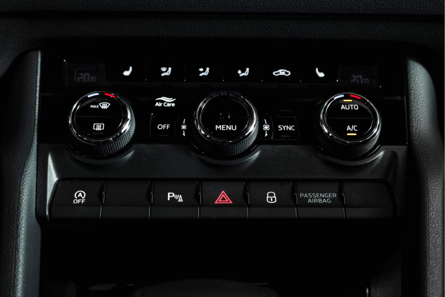 Škoda Karoq 1.5 TSI ACT Sportline Business 150 PK | S/K-Panodak | Dig. Cockpit | Adapt. Cruise | Stoel-+Stuurverw. | PDC | Camera | NAV + App. Connect | ECC | Afn. Trekhaak | LM 19" |
