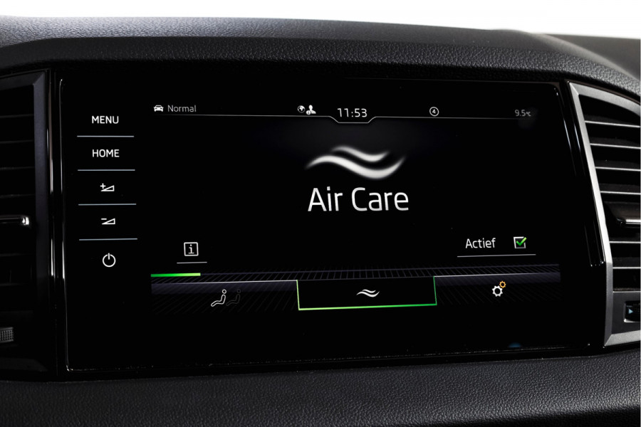 Škoda Karoq 1.5 TSI ACT Sportline Business 150 PK | S/K-Panodak | Dig. Cockpit | Adapt. Cruise | Stoel-+Stuurverw. | PDC | Camera | NAV + App. Connect | ECC | Afn. Trekhaak | LM 19" |