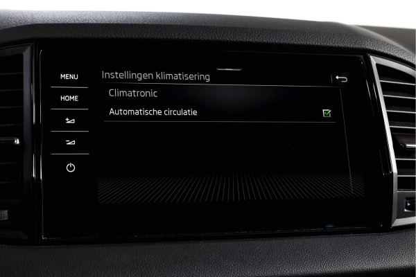 Škoda Karoq 1.5 TSI ACT Sportline Business 150 PK | S/K-Panodak | Dig. Cockpit | Adapt. Cruise | Stoel-+Stuurverw. | PDC | Camera | NAV + App. Connect | ECC | Afn. Trekhaak | LM 19" |