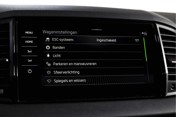Škoda Karoq 1.5 TSI ACT Sportline Business 150 PK | S/K-Panodak | Dig. Cockpit | Adapt. Cruise | Stoel-+Stuurverw. | PDC | Camera | NAV + App. Connect | ECC | Afn. Trekhaak | LM 19" |