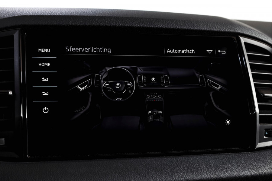 Škoda Karoq 1.5 TSI ACT Sportline Business 150 PK | S/K-Panodak | Dig. Cockpit | Adapt. Cruise | Stoel-+Stuurverw. | PDC | Camera | NAV + App. Connect | ECC | Afn. Trekhaak | LM 19" |