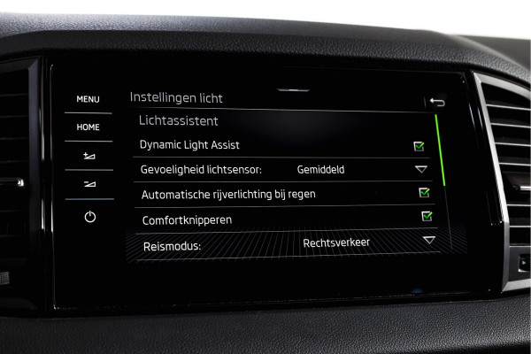 Škoda Karoq 1.5 TSI ACT Sportline Business 150 PK | S/K-Panodak | Dig. Cockpit | Adapt. Cruise | Stoel-+Stuurverw. | PDC | Camera | NAV + App. Connect | ECC | Afn. Trekhaak | LM 19" |