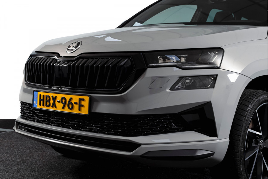 Škoda Karoq 1.5 TSI ACT Sportline Business 150 PK | S/K-Panodak | Dig. Cockpit | Adapt. Cruise | Stoel-+Stuurverw. | PDC | Camera | NAV + App. Connect | ECC | Afn. Trekhaak | LM 19" |