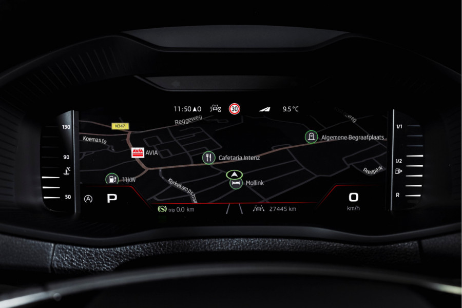Škoda Karoq 1.5 TSI ACT Sportline Business 150 PK | S/K-Panodak | Dig. Cockpit | Adapt. Cruise | Stoel-+Stuurverw. | PDC | Camera | NAV + App. Connect | ECC | Afn. Trekhaak | LM 19" |