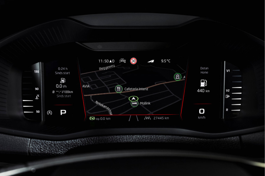 Škoda Karoq 1.5 TSI ACT Sportline Business 150 PK | S/K-Panodak | Dig. Cockpit | Adapt. Cruise | Stoel-+Stuurverw. | PDC | Camera | NAV + App. Connect | ECC | Afn. Trekhaak | LM 19" |