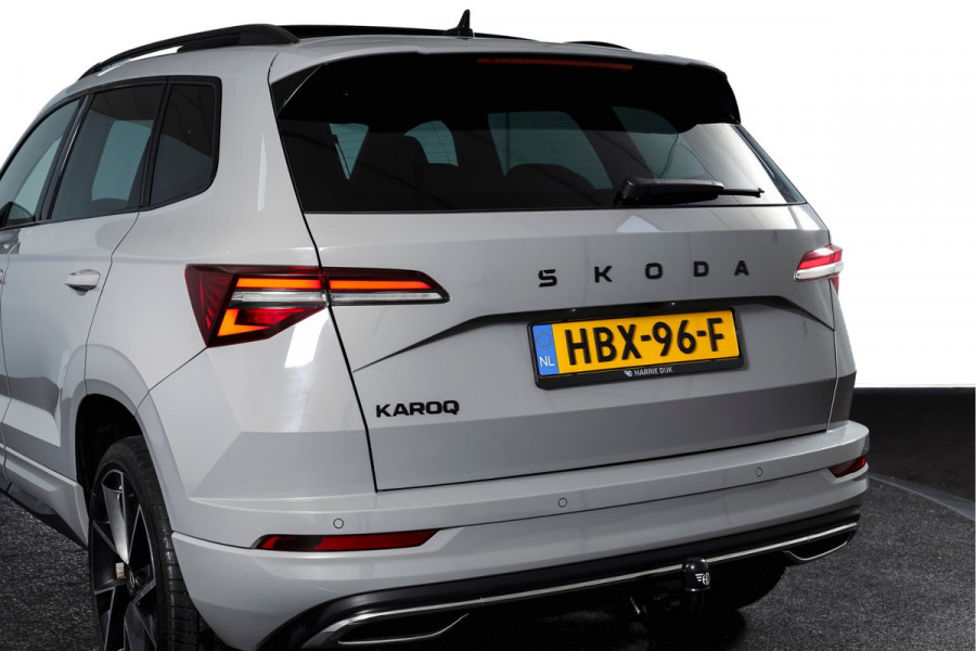 Škoda Karoq 1.5 TSI ACT Sportline Business 150 PK | S/K-Panodak | Dig. Cockpit | Adapt. Cruise | Stoel-+Stuurverw. | PDC | Camera | NAV + App. Connect | ECC | Afn. Trekhaak | LM 19" |