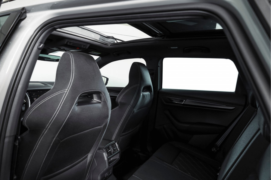 Škoda Karoq 1.5 TSI ACT Sportline Business 150 PK | S/K-Panodak | Dig. Cockpit | Adapt. Cruise | Stoel-+Stuurverw. | PDC | Camera | NAV + App. Connect | ECC | Afn. Trekhaak | LM 19" |