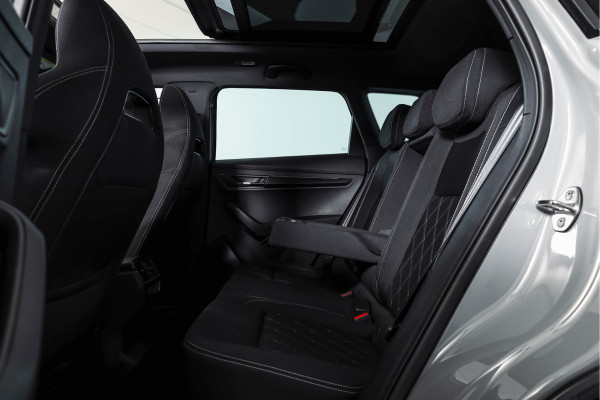 Škoda Karoq 1.5 TSI ACT Sportline Business 150 PK | S/K-Panodak | Dig. Cockpit | Adapt. Cruise | Stoel-+Stuurverw. | PDC | Camera | NAV + App. Connect | ECC | Afn. Trekhaak | LM 19" |