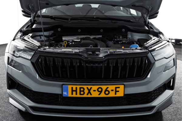 Škoda Karoq 1.5 TSI ACT Sportline Business 150 PK | S/K-Panodak | Dig. Cockpit | Adapt. Cruise | Stoel-+Stuurverw. | PDC | Camera | NAV + App. Connect | ECC | Afn. Trekhaak | LM 19" |