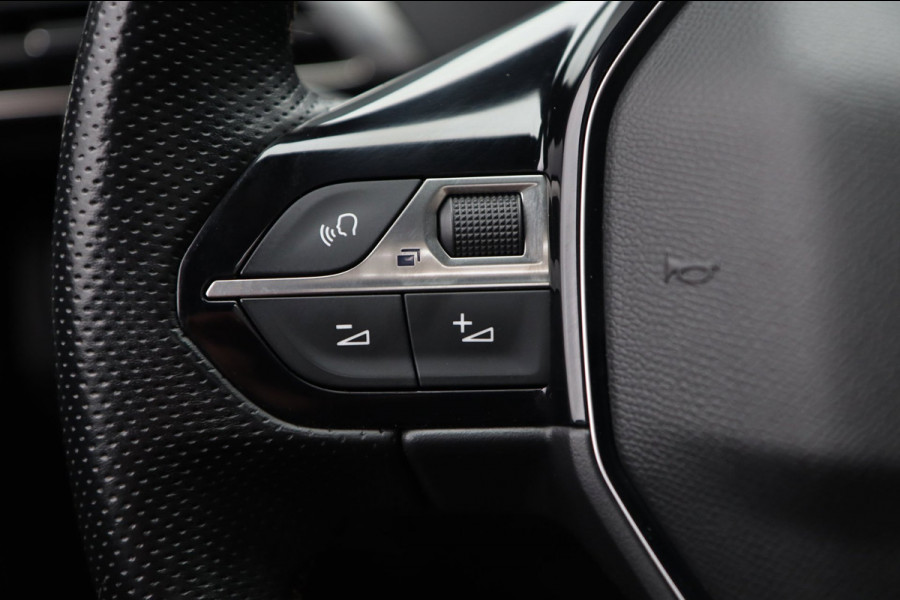 Peugeot 5008 1.2 PureTech Blue GT-Line / PANO / KEYLESS / CAMERA / FOCAL / CARPLAY