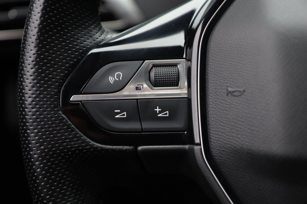 Peugeot 5008 1.2 PureTech Blue GT-Line / PANO / KEYLESS / CAMERA / FOCAL / CARPLAY